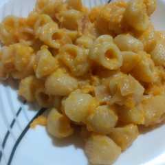 Una foto de Tiburones con queso y calabaza