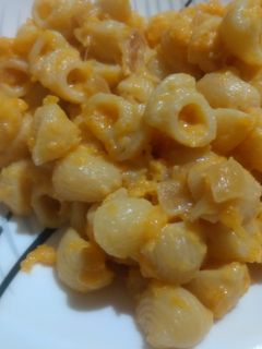 Una foto de Tiburones con queso y calabaza