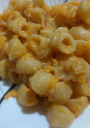 Una foto de Tiburones con queso y calabaza