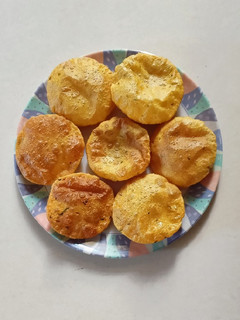 મસાલા પૂરી (Masala Poori Recipe In Gujarati) રેસીપી મુખ્ય ફોટો