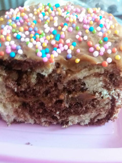 Una foto de Budín marmolado de chocolate y limón al microondas