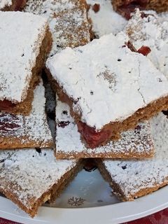 Meggyes piskóta recept fotója