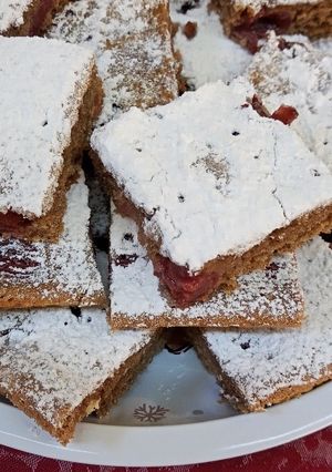 Meggyes piskóta recept fotója
