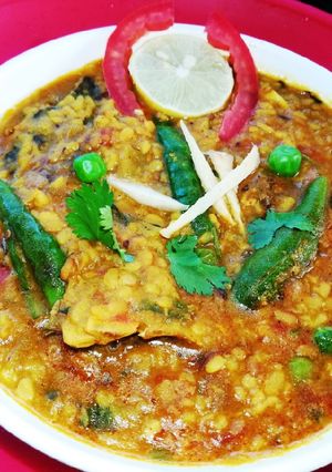 A picture of Moong Dal Fry with Fish Head.