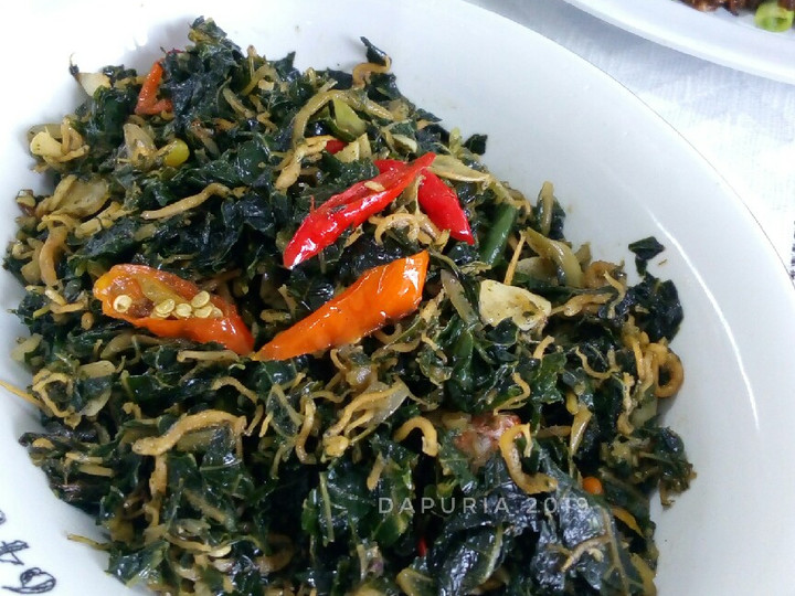 Bagaimana Menyiapkan Tumis daun pepaya teri nasi yang Enak Banget