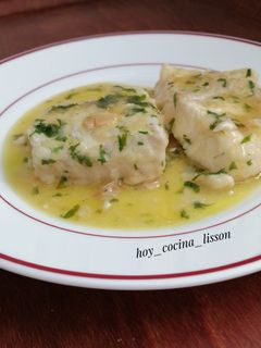 Una foto de Bacalao en salsa verde