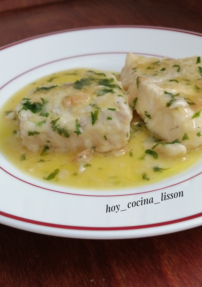 Una foto de Bacalao en salsa verde