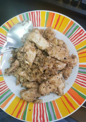 รูปของ อกไก่ผัดกระเทียมพริกไทย ฉบับไม่มีรากผักชี