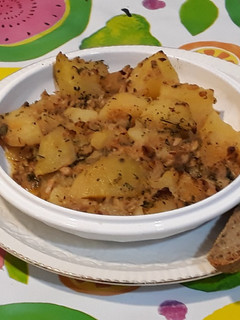 Una foto de Patatas a la gallega con atún