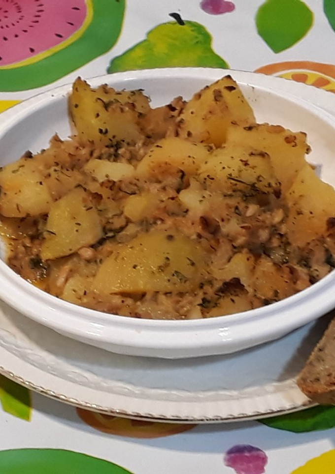 Una foto de Patatas a la gallega con atún