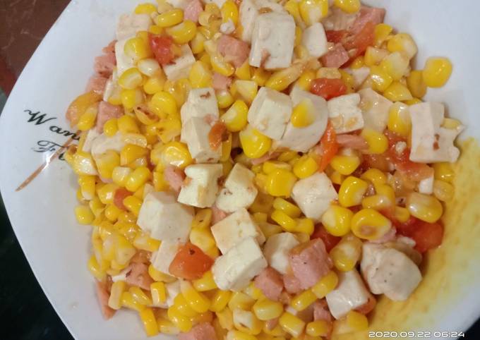 Langkah Mudah untuk Menyiapkan Tahu tomat jagung vegetarian yang Menggugah Selera