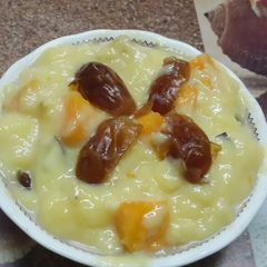 A picture of Mixed fruit custard with dates.