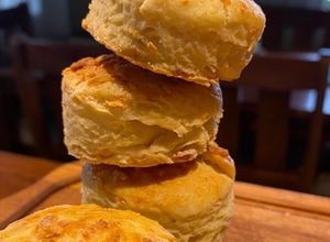Una foto de Scones de queso sin manteca