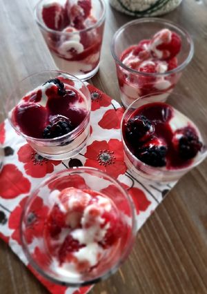 Une photo de °Verrines mûres et framboises°