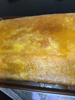 Una foto de Torta de naranja con glasé y almíbar, puro sabor! 🍊🍊🍊