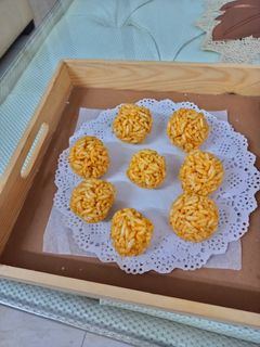मुरमुरे लड्डू (Murmure laddu recipe in hindi) रेसिपी मुख्य फोटो