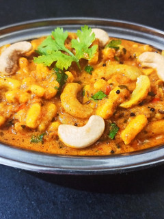 કાજુ ગાંઠિયા નું શાક (Kaju Ganthiya Shak Recipe In Gujarati) રેસીપી મુખ્ય ફોટો