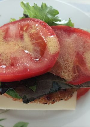 Une photo de Burger végétarien printanier