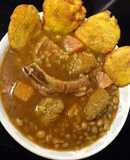Chivo en salsa de gandules con coco