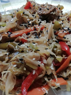 Una foto de Wok de carne magra y vegetales