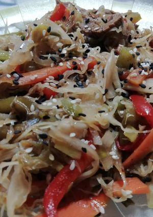 Una foto de Wok de carne magra y vegetales