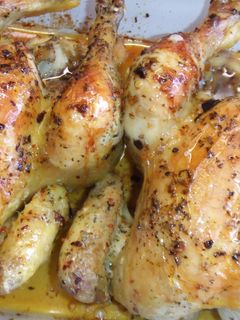 Una foto de Pollitos al horno con patatitas a la mantequilla