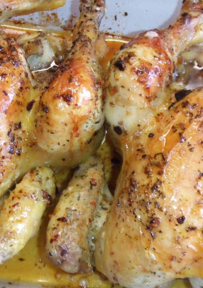 Una foto de Pollitos al horno con patatitas a la mantequilla