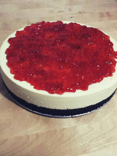 Foto resep Oreo Cheesecake with strawberry topping