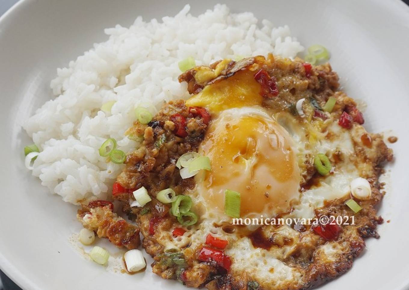 Nasi Telur Ceplok Kecap Pedas