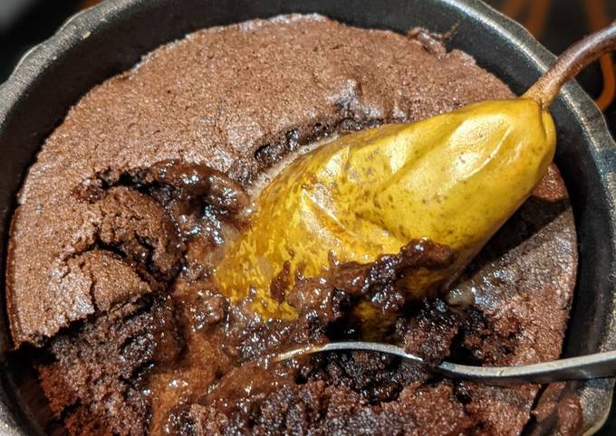 Chocolate and pear cake pits