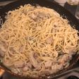 Spaghettis CarbonaraChampignons, oignon et dès de poulet