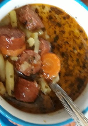 Tárkonyos zöldbableves csípős kolbásszal recept fotója