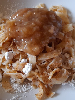 Grízes tészta, körte lekvárral 🍐 recept fotója