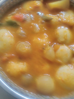 வெங்காய சாம்பார்.மினி இட்லி (Vengaya Sambhar Mini Idli Recipe in Tamil) செய்முறை முக்கிய புகைப்படம்