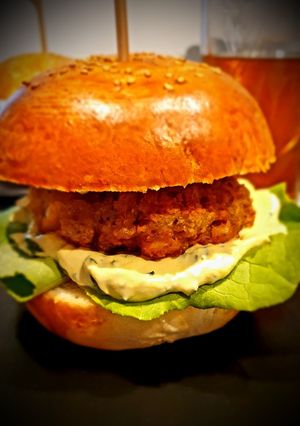 Une photo de Burger poulet / sauce estragon