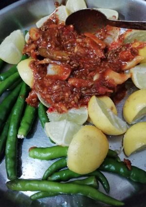 A picture of Green chilli & Lemon pickle.