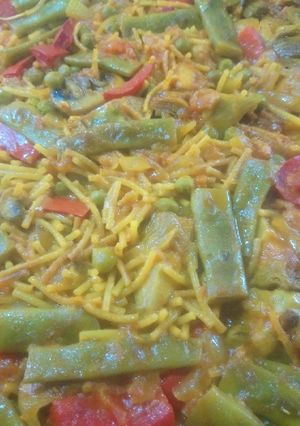Una foto de Verduras con fideos