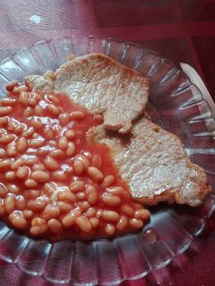 Una foto de Filetes con baked beans