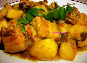 Une photo de CARRY  de PORC au POMME de TERRE & (Caloupilé) FEUILLE de CURRY INDIEN