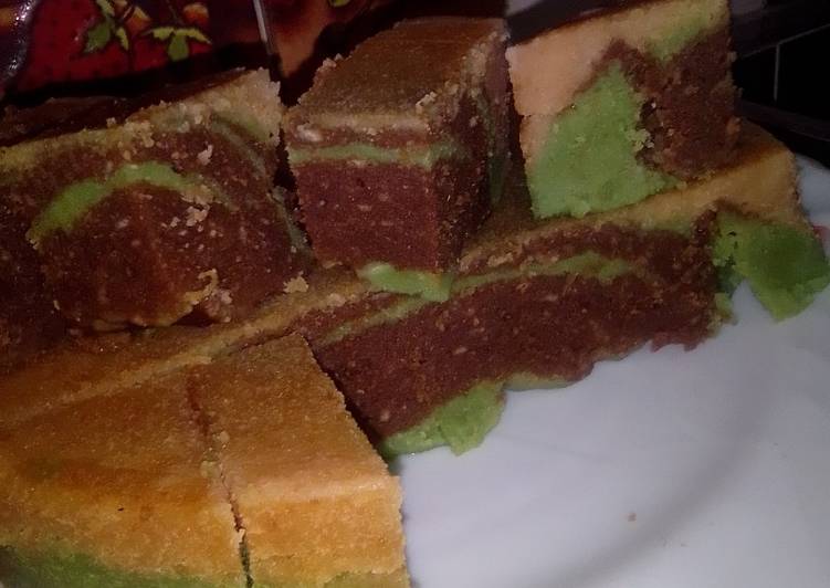 Bagaimana Membuat Bolu lapis malkis coklat pandan, Enak