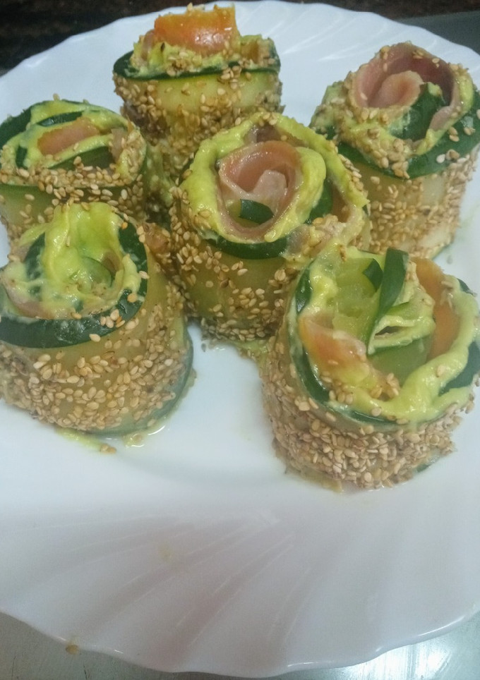 Una foto de Rollitos de calabacín con salmón