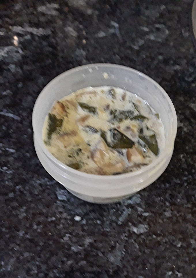 Una foto de Crema de portobello con algas wakame