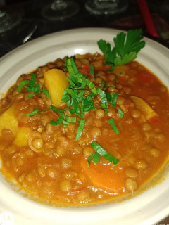 Una foto de Guiso vegano de lentejas (#350!!!)