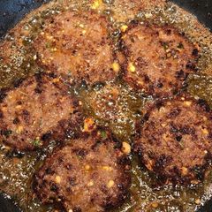A picture of Chapli kabab.