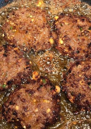 A picture of Chapli kabab.