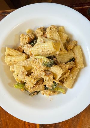 Φωτογραφία της συνταγής Vegan Rigatoni με μπρόκολο, ψητή “φέτα” και “κοτόπουλο” 🥦