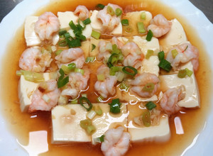 ~3分鐘微波.蒜蓉蝦蒸豆腐~餐桌上的晚餐 的食譜成品照片