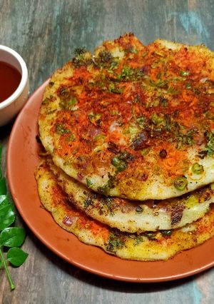 সুজি উত্তপম(sooji uttapam recipe in Bengali) রেসিপির প্রধান ছবি