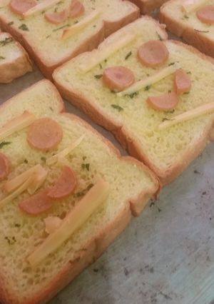 Foto resep Roti sosis beraroma bawang siap sekejap