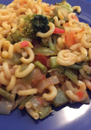 Una foto de Fideuá de verduras